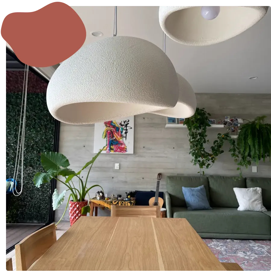 Luces colgantes en sala, diseño de interiores CDMX, Yadmar